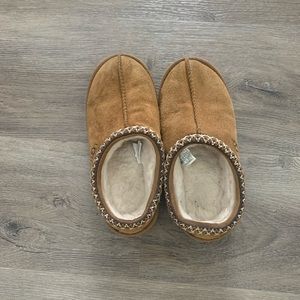 UGG kids size 2 camel colored slides